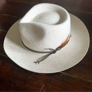 NWT! Gigi Pip ZEPHYR RANCHER feather adorned